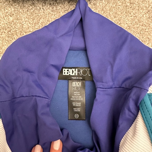 BEACH RIOT SET Top S Bottom XS - Picture 4 of 4